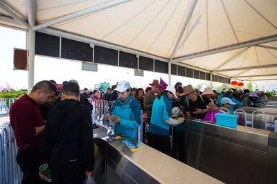 國慶第四天沙湖景區人氣火爆，旅游秩序井然有序